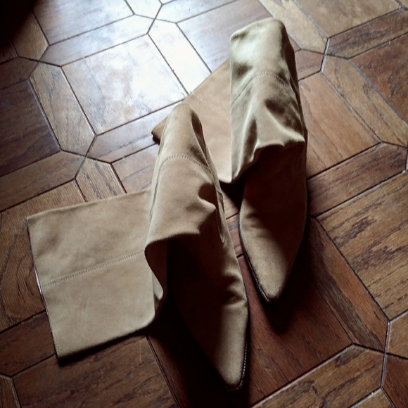 ❌❌Sold❌❌ {Michael Kors} Avery Suede Slouchy Boots - Picture 3 of 8